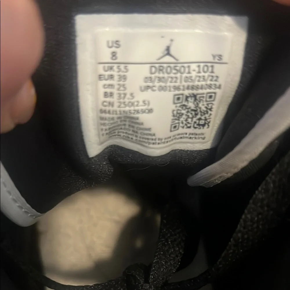 Nike Air Jordan High-Top Sneakers Black and White - Picture 3 of 4